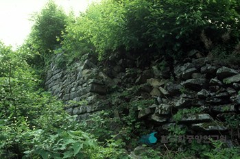 남원 아막성 성벽