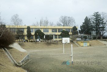 신창국민학교