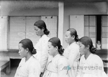 강원도 김화군 여인들의 머리 모양