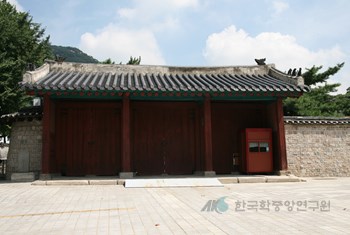 서울 육상궁 외삼문 정면