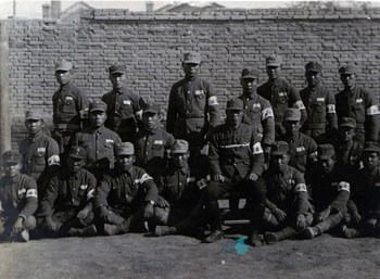 한국광복군 제2지대 1구대 대원들과 이범석
