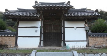밀양 남계서원 중 상덕문