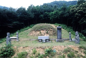 진천 송강 정철 묘소