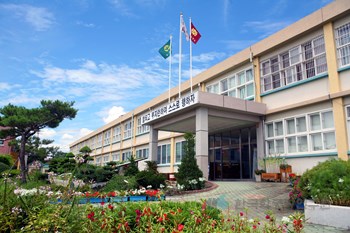 사천중학교