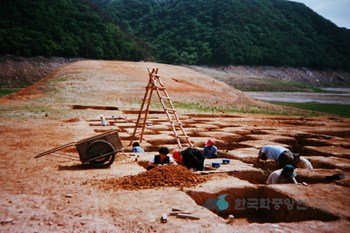 파로호 유적 발굴 모습