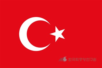 튀르키예(구 터키)의 국기