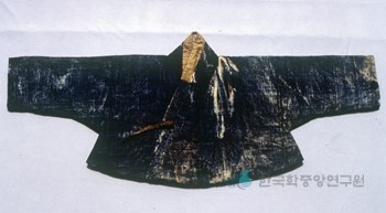 김함의 묘 출토 의복 중 솜저고리