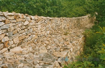 상주 금돌성 성벽