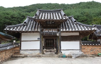 경남 고성 도연서원 중 외삼문 정면