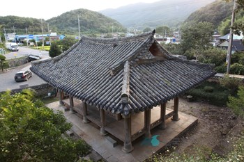 함안 생육신 조려 유적 중 채미정의 지붕관