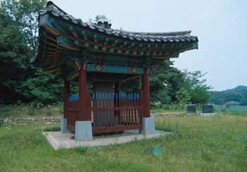 진천 남지 묘소 및 신도비 / 비각