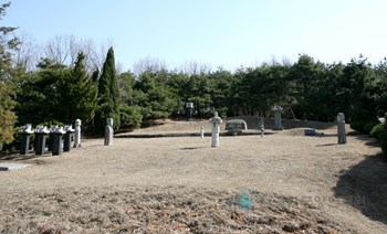 송인 묘소