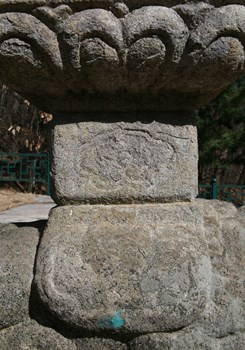 충주 청룡사지 보각국사탑 앞 사자 석등 간주석