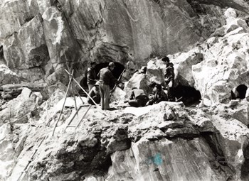청원 두루봉 동굴 유적 출토 발굴 모습