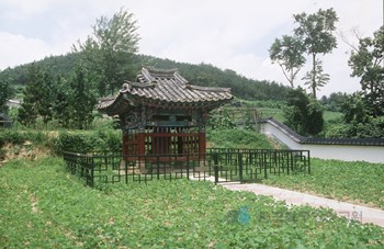 정읍 고암서원 묘정비각 전경