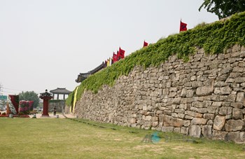 서산 해미읍성 진남문 좌측 성벽