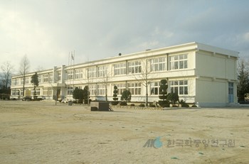 청하국민학교