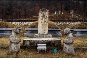 양주 권율장군 묘 중 묘역 정면