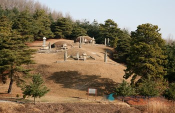 양촌 권근 삼대 묘소 및 신도비