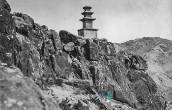 경주 남산 용장사곡 삼층석탑 전경