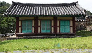함안 칠원향교 중 서재