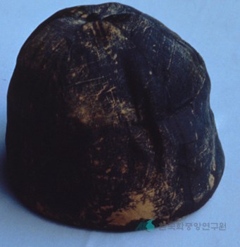 김함의 묘 출토 의복 중 모자
