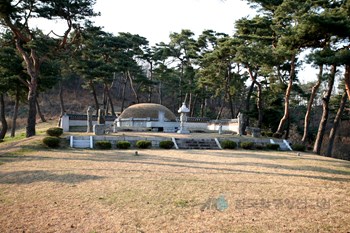 한란 묘소 및 신도비