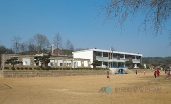 교하국민학교