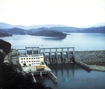 남강댐 수력발전소
