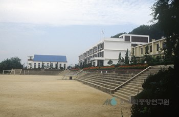 사천국민학교
