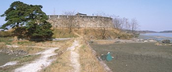 강화 초지진 외부 남쪽 성곽 전경