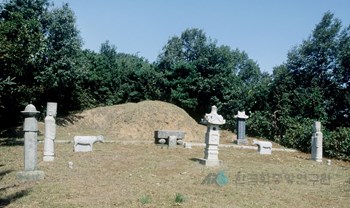 송상현 묘소 및 신도비 중 신도비