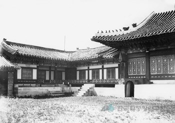 서울 경복궁 중 교태전의 함홍각 전경