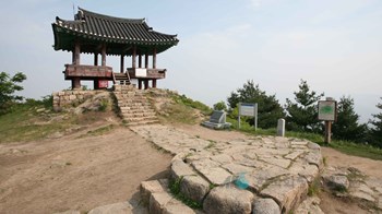 대전 보문산성 누각 전경