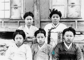평안북도 자성군 여인들의 모습